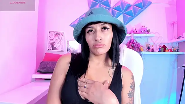 Snapshot of Valkiria_ponce chatting on 01/17/26, 08:08 Valkiria ponce online show from 01/17/26, 08:08
