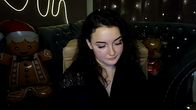 Snapshot of GloriNichols chatting on 12/30/24, 11:04 GloriNichols online show from 12/30/24, 11:04