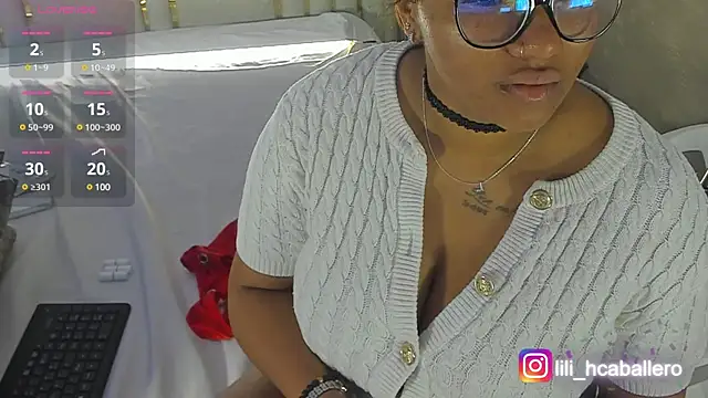Snapshot of Lilithcaballero chatting on 01/28/25, 03:36 Lilithcaballero online show from 01/28/25, 03:36