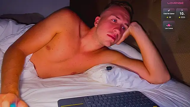 Snapshot of tommy_cumfinger chatting on 10/30/25, 08:31 tommy cumfinger online show from 10/30/25, 08:31