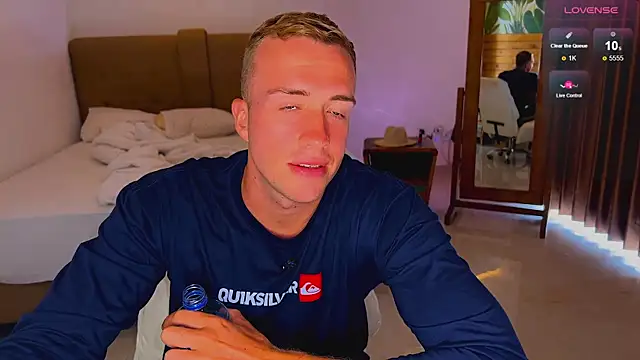 Snapshot of tommy_cumfinger chatting on 11/06/25, 03:18 tommy cumfinger online show from 11/06/25, 03:18