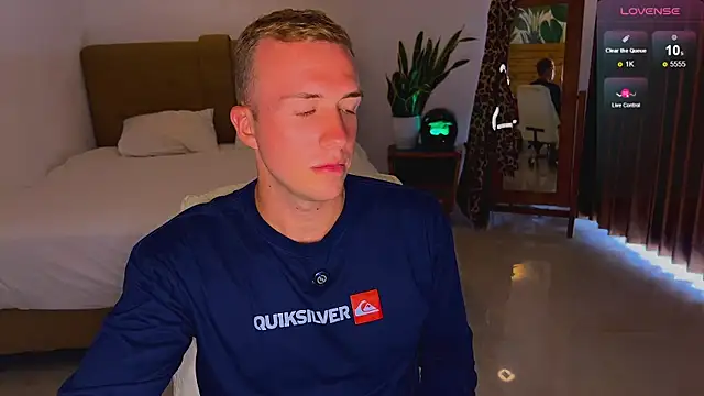 Snapshot of tommy_cumfinger chatting on 11/13/25, 06:01 tommy cumfinger online show from 11/13/25, 06:01