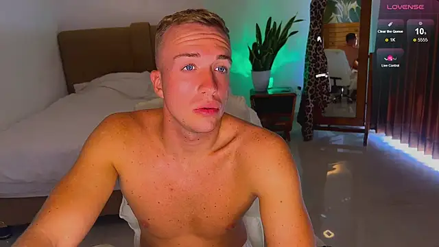 Snapshot of tommy_cumfinger chatting on 11/17/25, 01:22 tommy cumfinger online show from 11/17/25, 01:22