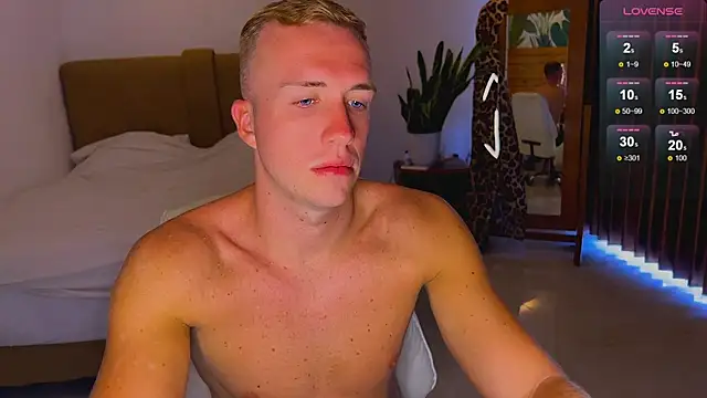 Snapshot of tommy_cumfinger chatting on 12/04/25, 04:44 tommy cumfinger online show from 12/04/25, 04:44