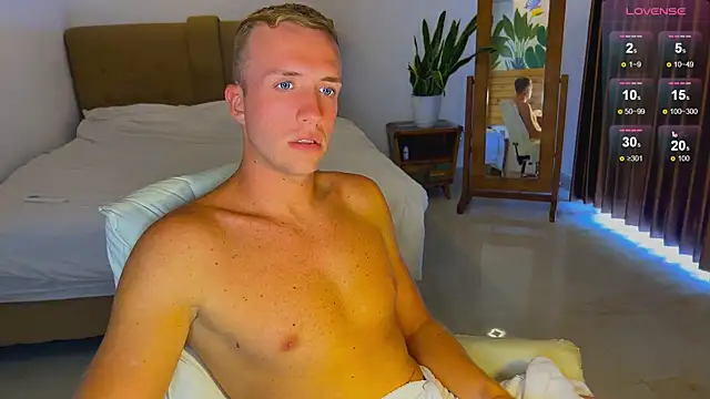 Snapshot of tommy_cumfinger chatting on 12/23/25, 04:10 tommy cumfinger online show from 12/23/25, 04:10