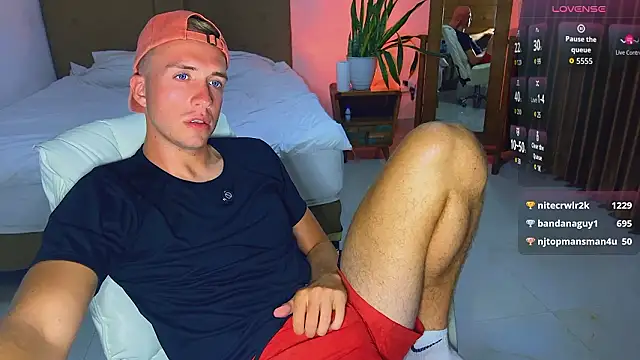 Snapshot of tommy_cumfinger chatting on 02/20/26, 11:32 tommy cumfinger online show from 02/20/26, 11:32