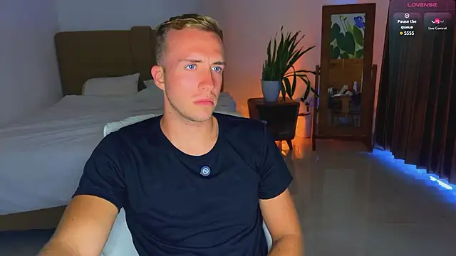 Snapshot of tommy_cumfinger chatting on 03/16/26, 05:35 tommy cumfinger online show from 03/16/26, 05:35