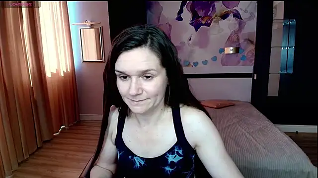 Snapshot of AriaGray chatting on 04/15/26, 12:01 AriaGray online show from 04/15/26, 12:01
