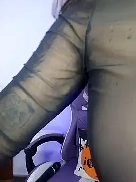 Snapshot of Aria_Bennett21 chatting on 02/14/26, 07:27 Aria Bennett21 online show from 02/14/26, 07:27