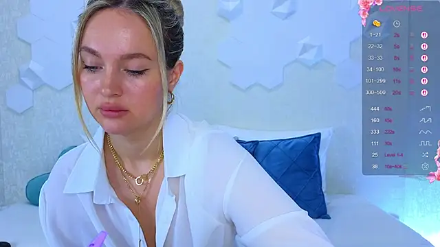 Lynna Sparks online show from 10/10/25, 02:43