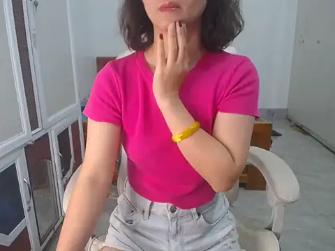 Snapshot of Susu204 chatting on 02/02/25, 02:17 Susu204 online show from 02/02/25, 02:17