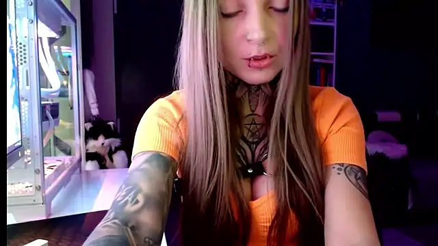 Snapshot of InesGold chatting on 03/17/25, 04:22 InesGold online show from 03/17/25, 04:22