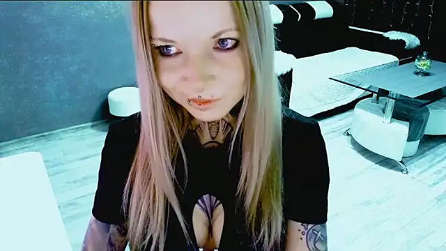 Snapshot of InesGold chatting on 10/28/25, 08:18 InesGold online show from 10/28/25, 08:18