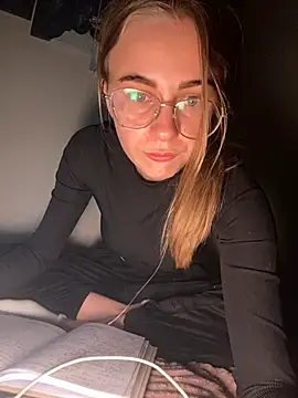 Snapshot of GraceTorrez chatting on 12/18/24, 03:22 GraceTorrez online show from 12/18/24, 03:22