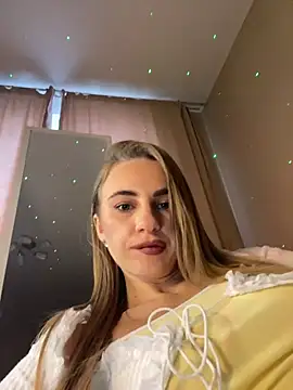Snapshot of GraceTorrez chatting on 10/15/25, 04:45 GraceTorrez online show from 10/15/25, 04:45