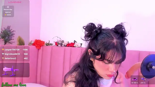 zyle boobs online show from 10/31/25, 12:06