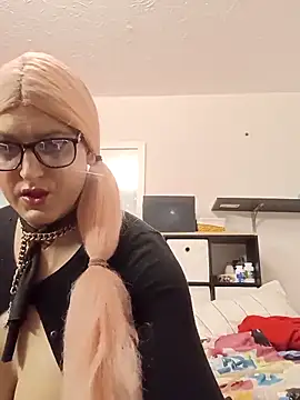 Snapshot of sissytrapdolly24 chatting on 04/17/26, 03:31 sissytrapdolly24 online show from 04/17/26, 03:31