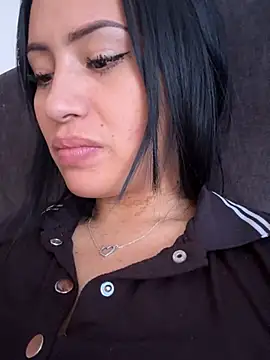 Snapshot of Sara_luna_ chatting on 12/29/24, 02:10 Sara luna  online show from 12/29/24, 02:10