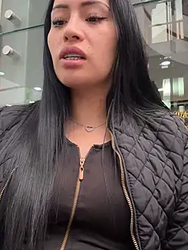 Snapshot of Sara_luna_ chatting on 01/06/25, 04:02 Sara luna  online show from 01/06/25, 04:02