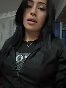 Snapshot of Sara_luna_ chatting on 01/11/25, 11:24 Sara luna  online show from 01/11/25, 11:24