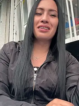 Snapshot of Sara_luna_ chatting on 03/21/25, 10:39 Sara luna  online show from 03/21/25, 10:39