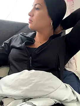 Sara luna  online show from 11/06/25, 03:46