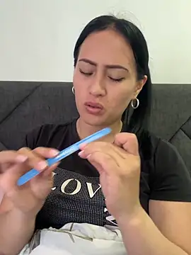 Snapshot of Sara_luna_ chatting on 02/17/26, 04:57 Sara luna online show from 02/17/26, 04:57