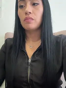 Snapshot of Sara_luna_ chatting on 02/19/26, 02:35 Sara luna online show from 02/19/26, 02:35