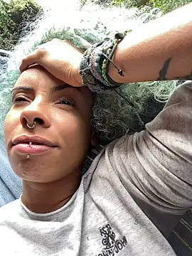 Snapshot of sammoura01 chatting on 09/26/25, 03:27 sammoura01 online show from 09/26/25, 03:27