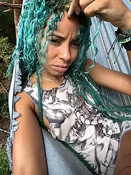 Snapshot of sammoura01 chatting on 10/27/25, 04:11 sammoura01 online show from 10/27/25, 04:11