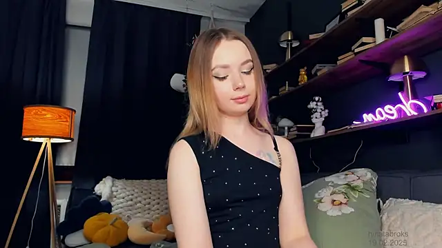 DominikaElis online show from 02/20/25, 12:41