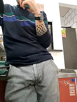 Snapshot of PublicNoFace chatting on 01/08/25, 12:58 PublicNoFace online show from 01/08/25, 12:58