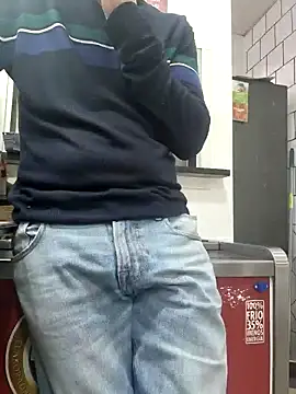 Snapshot of PublicNoFace chatting on 01/20/25, 01:21 PublicNoFace online show from 01/20/25, 01:21