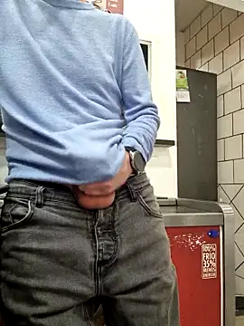 Snapshot of PublicNoFace chatting on 03/13/25, 01:18 PublicNoFace online show from 03/13/25, 01:18