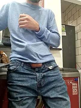 Snapshot of PublicNoFace chatting on 03/17/25, 02:12 PublicNoFace online show from 03/17/25, 02:12