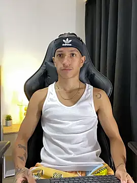 Snapshot of _CamiloBass chatting on 03/22/26, 07:39 CamiloBass online show from 03/22/26, 07:39