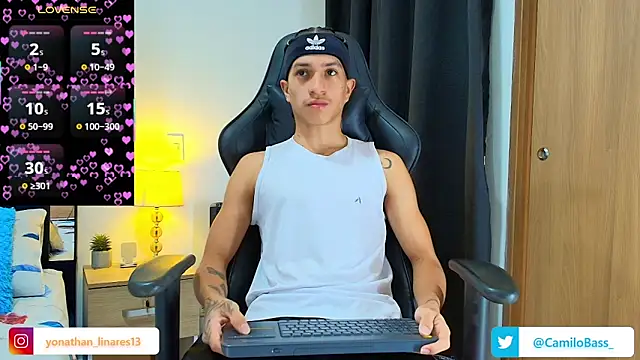 Snapshot of _CamiloBass chatting on 03/23/26, 08:13 CamiloBass online show from 03/23/26, 08:13