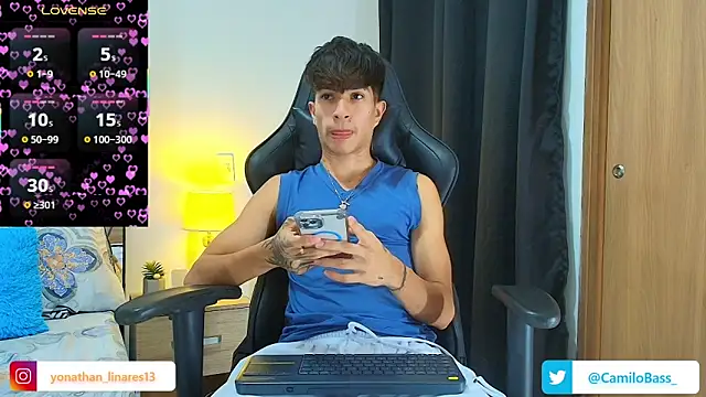 Snapshot of _CamiloBass chatting on 04/02/26, 10:29 CamiloBass online show from 04/02/26, 10:29