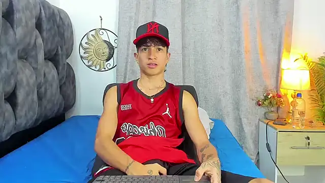 Snapshot of _CamiloBass chatting on 04/07/26, 02:01 CamiloBass online show from 04/07/26, 02:01