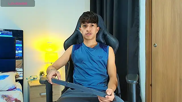 Snapshot of _CamiloBass chatting on 04/23/26, 12:56 CamiloBass online show from 04/23/26, 12:56