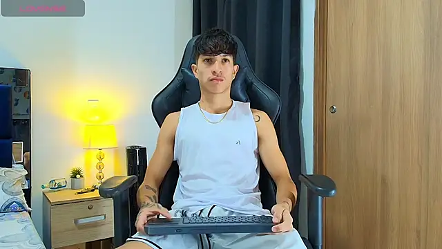 Snapshot of _CamiloBass chatting on 05/01/26, 10:47 CamiloBass online show from 05/01/26, 10:47