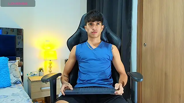Snapshot of _CamiloBass chatting on 05/03/26, 12:27 CamiloBass online show from 05/03/26, 12:27