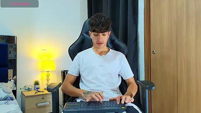 Snapshot of _CamiloBass chatting on 05/08/26, 12:49 CamiloBass online show from 05/08/26, 12:49