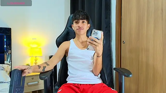 Snapshot of _CamiloBass chatting on 05/10/26, 08:03 CamiloBass online show from 05/10/26, 08:03