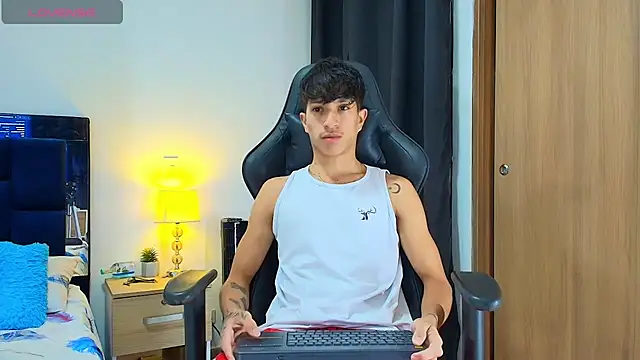 Snapshot of _CamiloBass chatting on 05/12/26, 12:52 CamiloBass online show from 05/12/26, 12:52