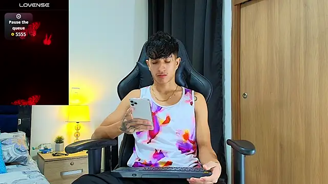 Snapshot of _CamiloBass chatting on 05/26/26, 01:01 CamiloBass online show from 05/26/26, 01:01