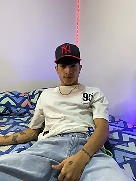 Snapshot of _CamiloBass chatting on 06/04/26, 01:44 CamiloBass online show from 06/04/26, 01:44