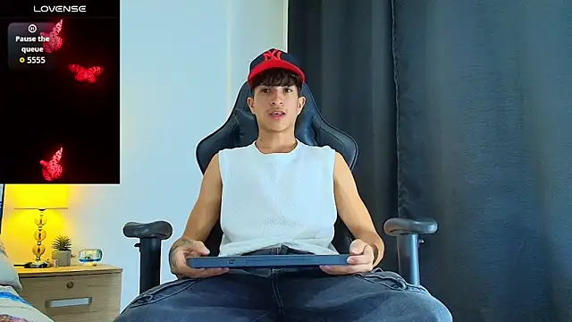 Snapshot of _CamiloBass chatting on 06/05/26, 01:45 CamiloBass online show from 06/05/26, 01:45