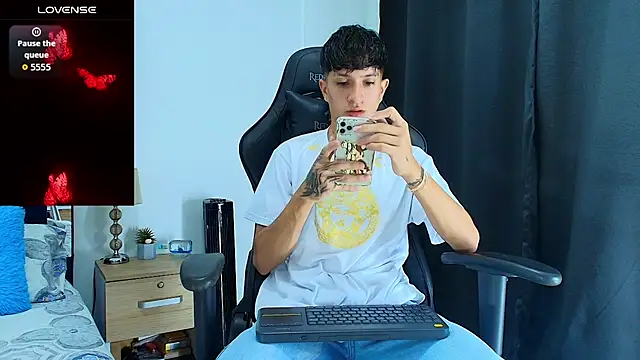 Snapshot of _CamiloBass chatting on 06/14/26, 01:25 CamiloBass online show from 06/14/26, 01:25