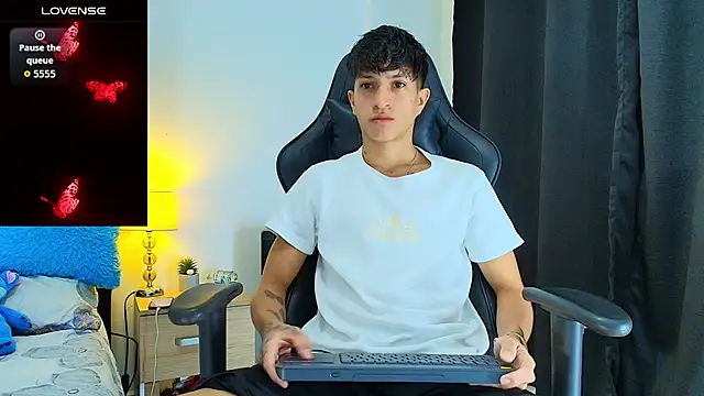 Snapshot of _CamiloBass chatting on 06/21/26, 12:46 CamiloBass online show from 06/21/26, 12:46